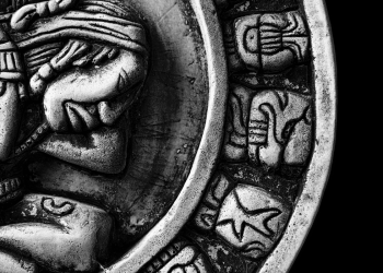 ¡Tinta Sagrada! Los Tatuajes Mayas: Arte, Dolor y Poder!