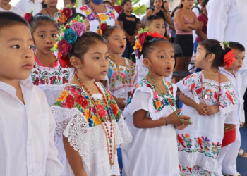 Niños Mayas: Secretos de un Futuro Ancestral
